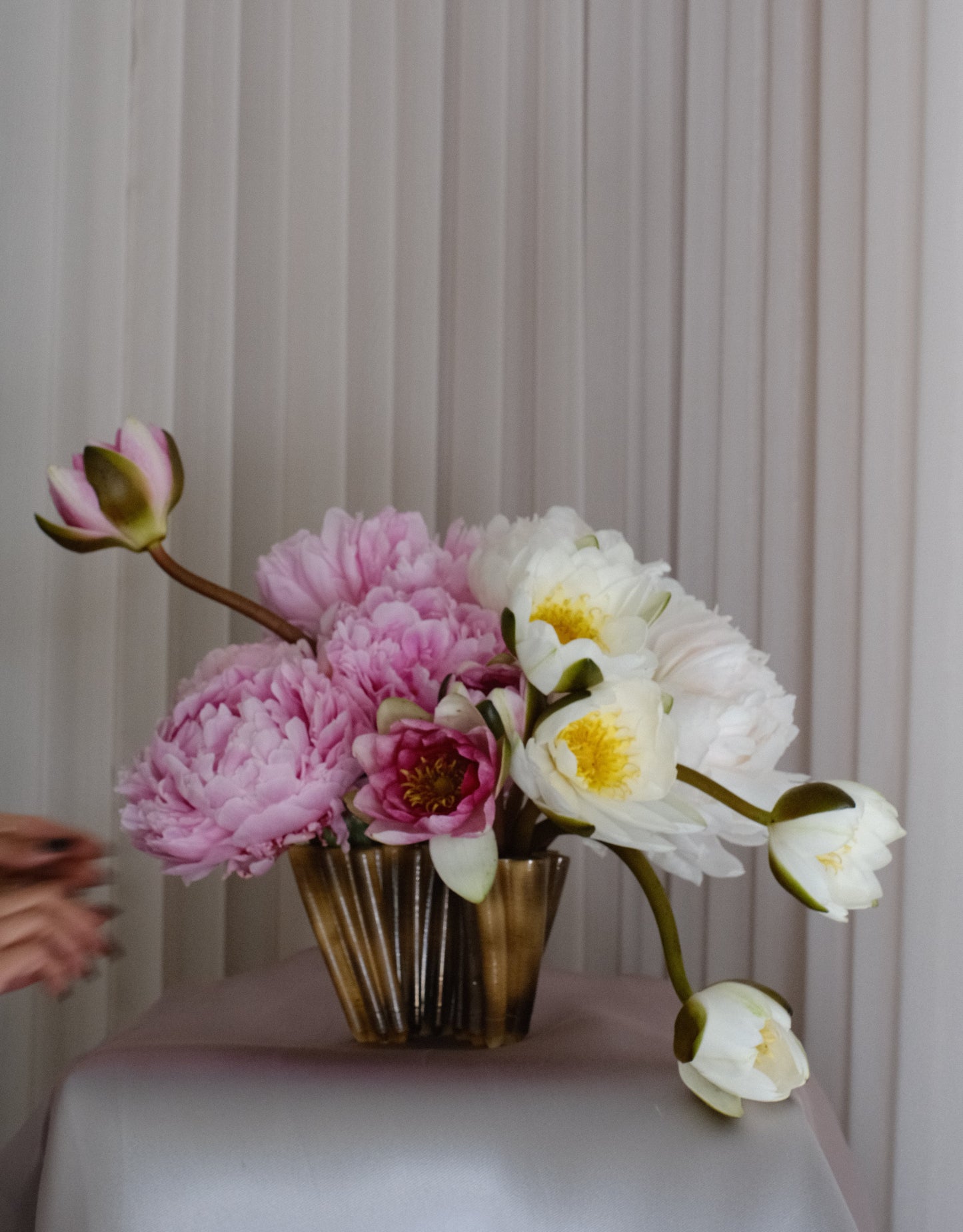 Exclusive Magnolia Vase Small in Luminous Golden Espresso β Elegant Organic Curves Ceramic Vase for High-end Interiors. 3D-printed fine porcelain.