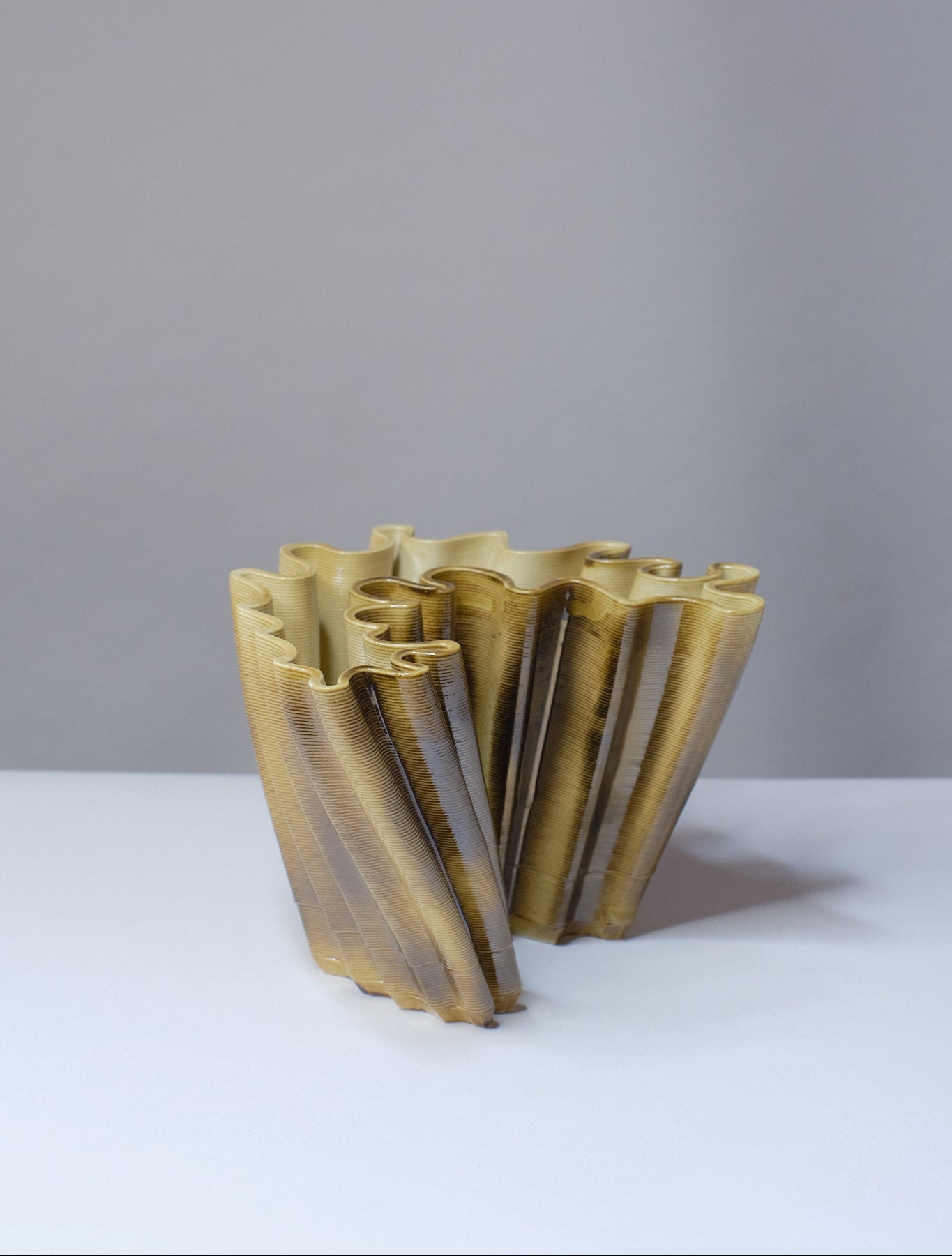 Magnolia Vase Small in Golden Espresso